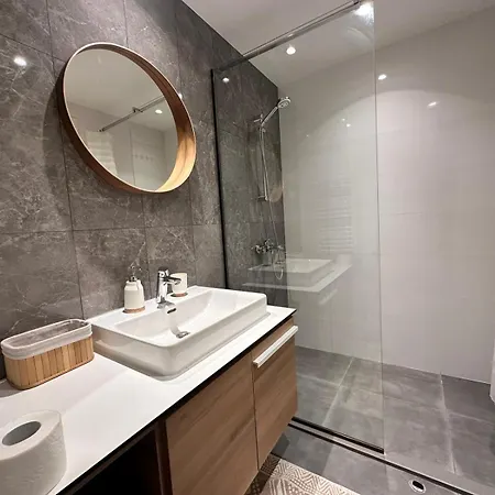 Milo Lux - Waterfront - Βελιγράδι