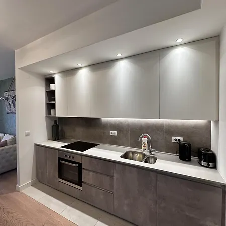 Milo Lux - Waterfront - *